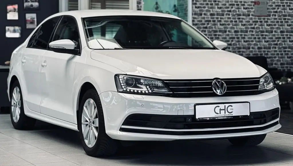 Photo 1 : Volkswagen Jetta 2015 Petrol