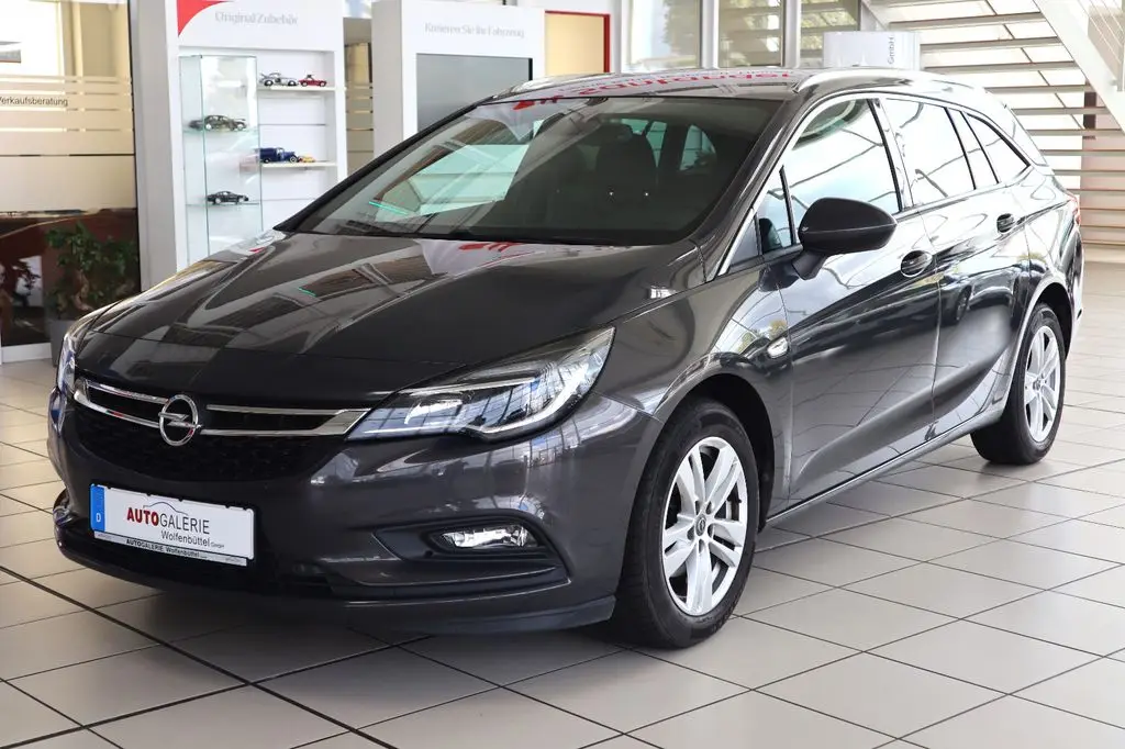 Photo 1 : Opel Astra 2016 Petrol