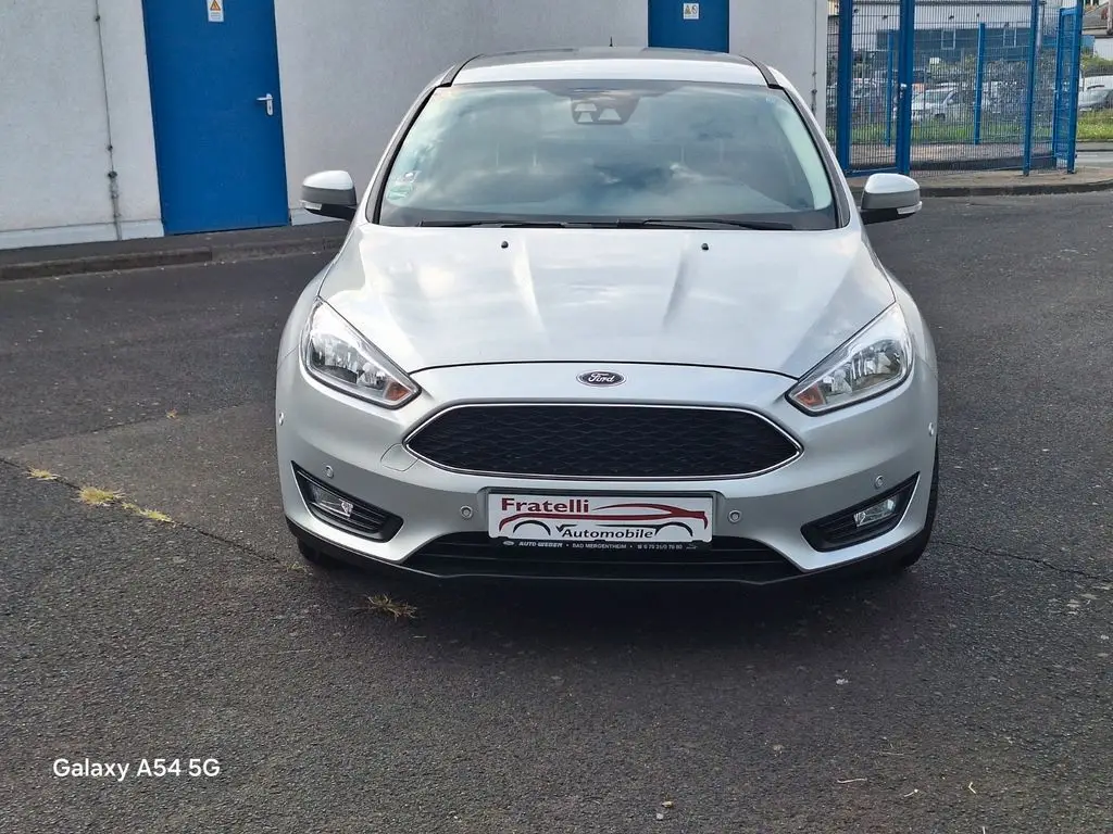 Photo 1 : Ford Focus 2017 Petrol