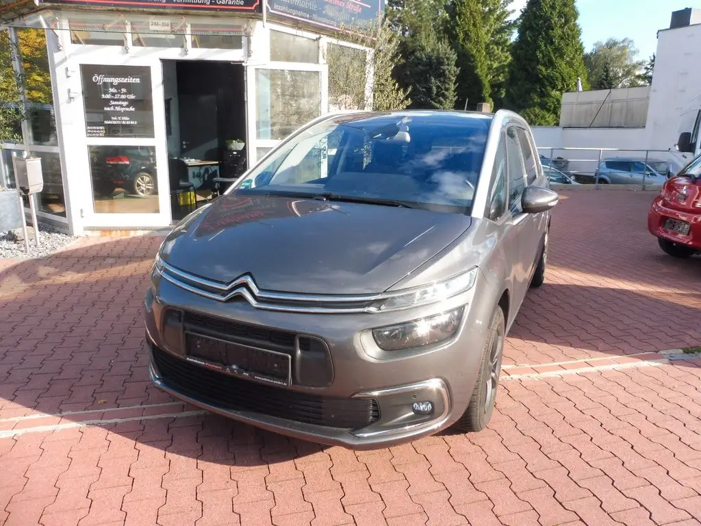 Photo 1 : Citroen Spacetourer 2019 Essence