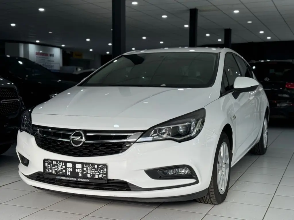 Photo 1 : Opel Astra 2018 Petrol