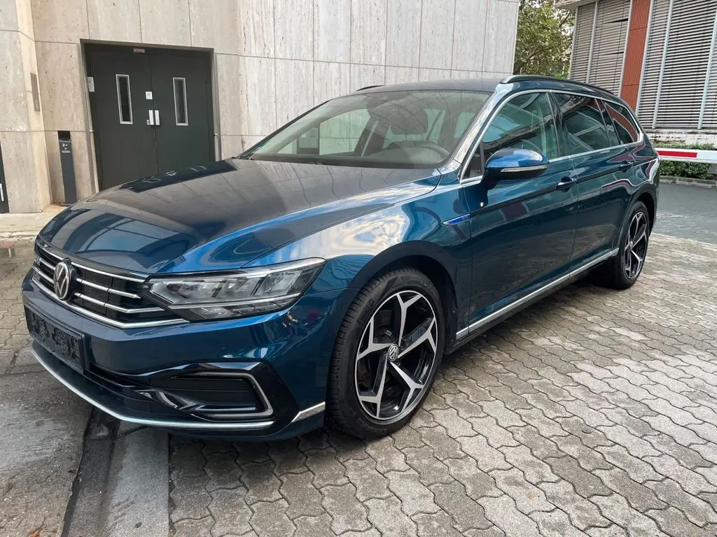 Photo 1 : Volkswagen Passat 2021 Hybrid