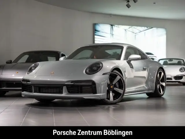 Photo 1 : Porsche 992 2023 Essence