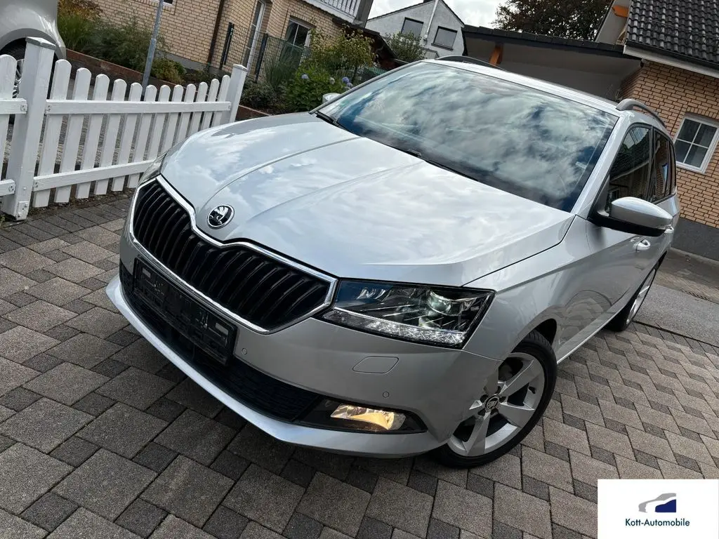 Photo 1 : Skoda Fabia 2019 Petrol