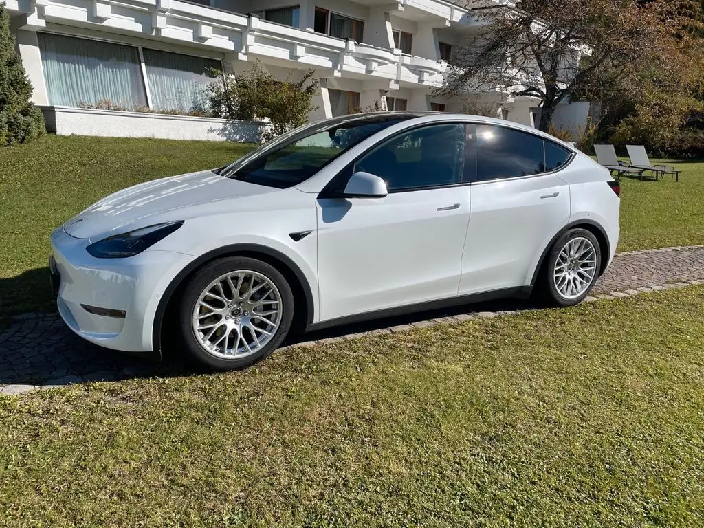 Photo 1 : Tesla Model Y 2021 Non renseigné