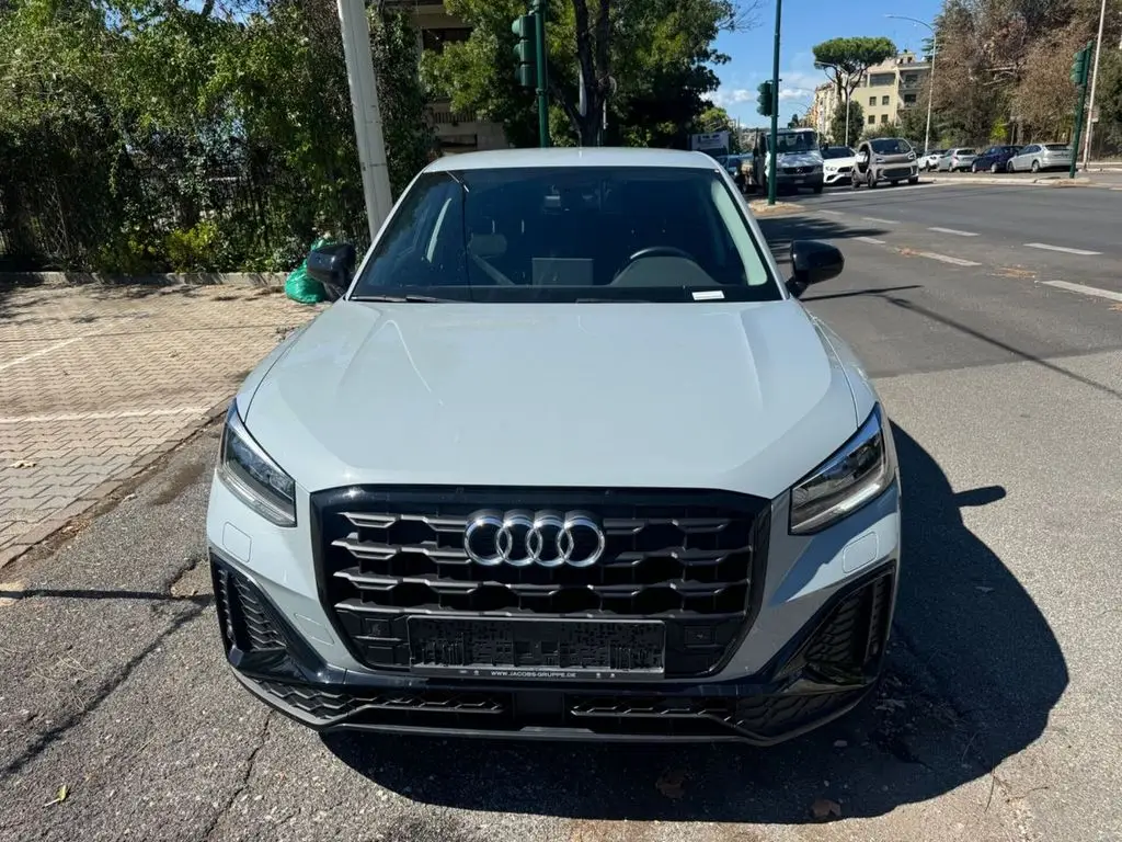 Photo 1 : Audi Q2 2021 Petrol