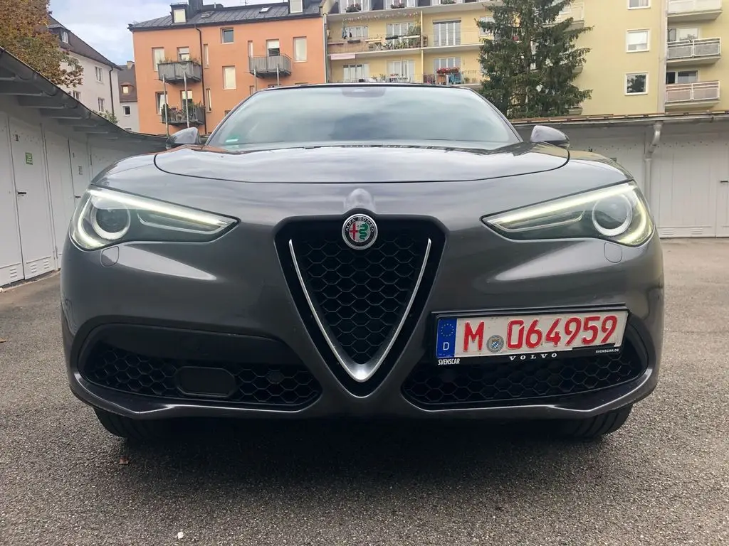 Photo 1 : Alfa Romeo Stelvio 2017 Essence