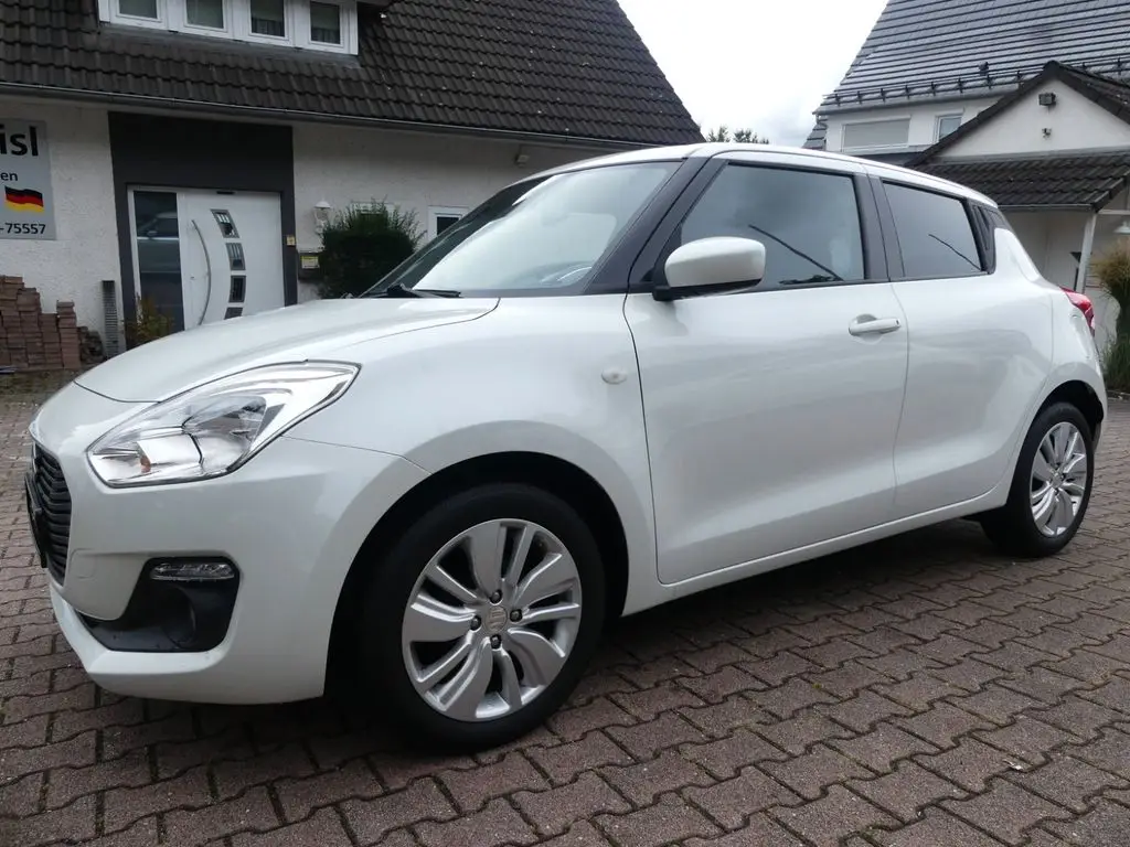 Photo 1 : Suzuki Swift 2018 Essence