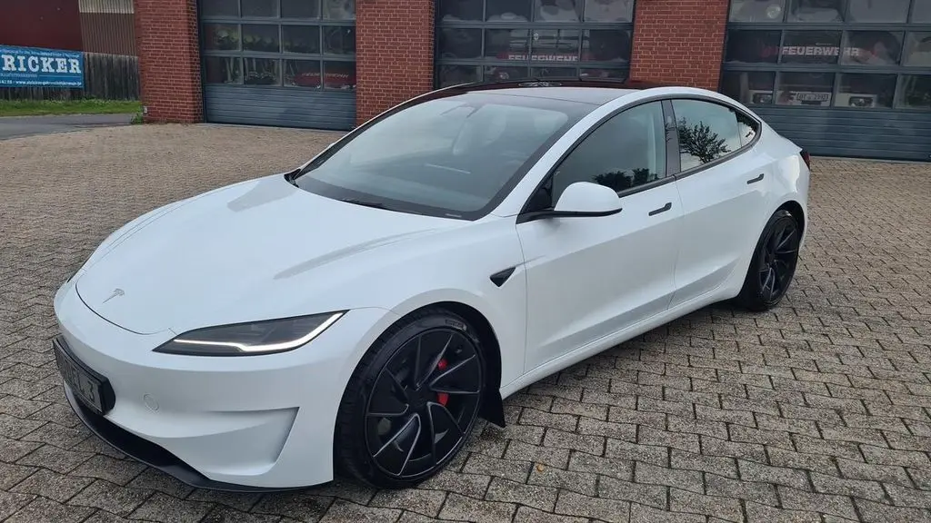 Photo 1 : Tesla Model 3 2024 Non renseigné