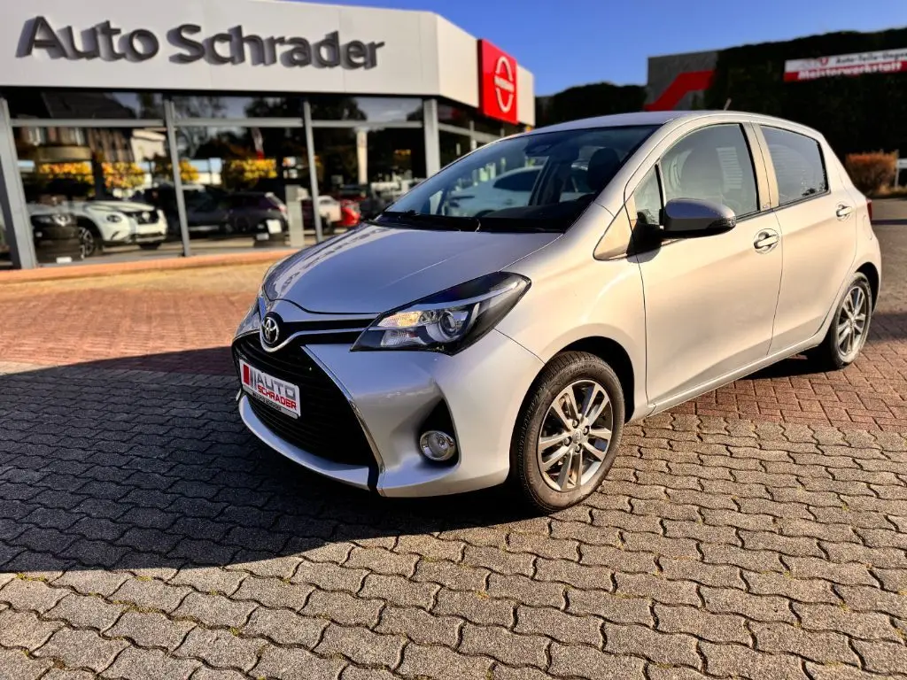 Photo 1 : Toyota Yaris 2016 Petrol