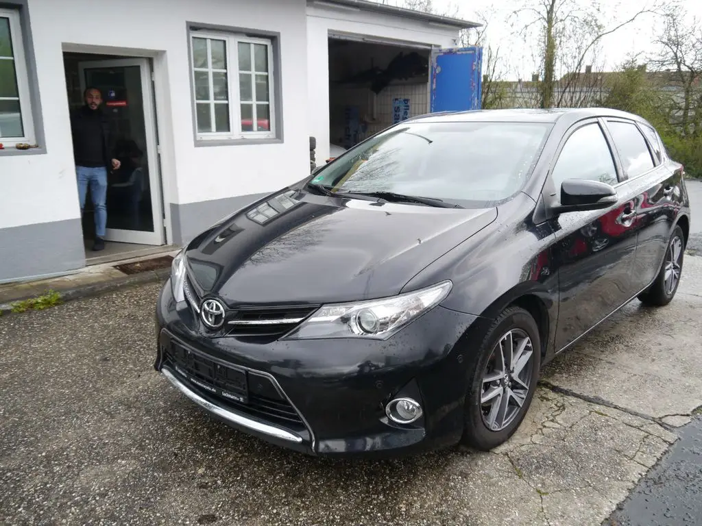 Photo 1 : Toyota Auris 2015 Diesel