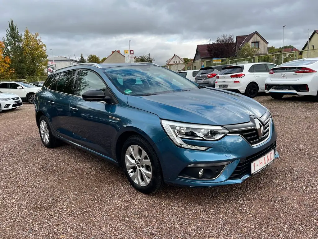 Photo 1 : Renault Megane 2019 Essence