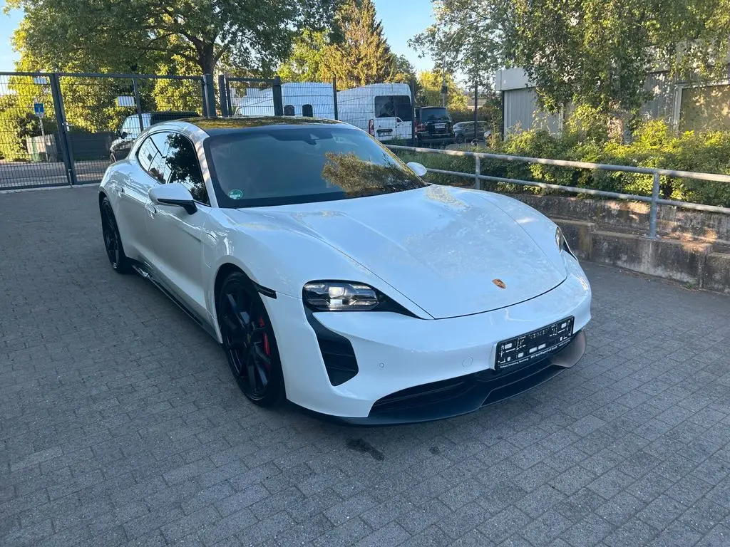 Photo 1 : Porsche Taycan 2022 Non renseigné