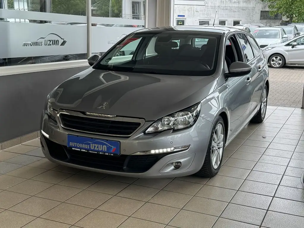 Photo 1 : Peugeot 308 2016 Essence