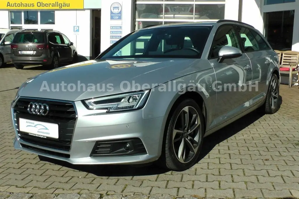 Photo 1 : Audi A4 2018 Essence