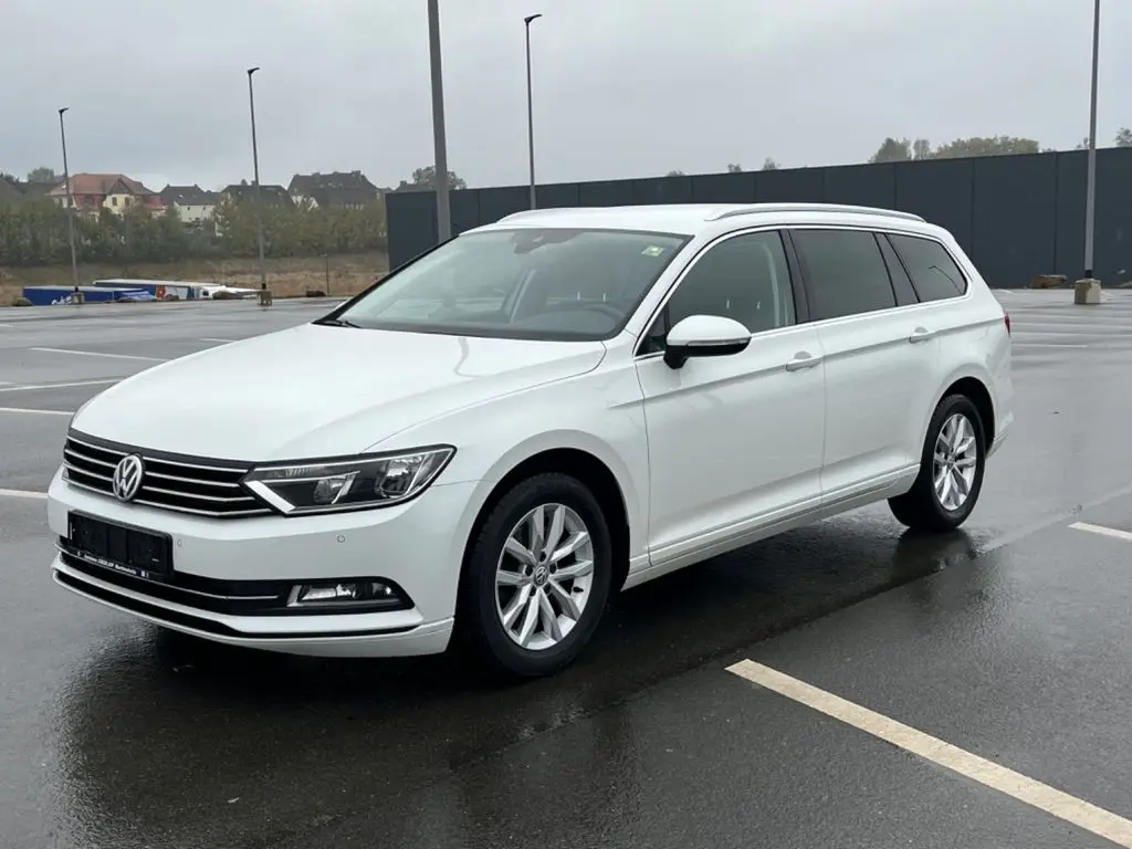 Photo 1 : Volkswagen Passat 2017 Essence