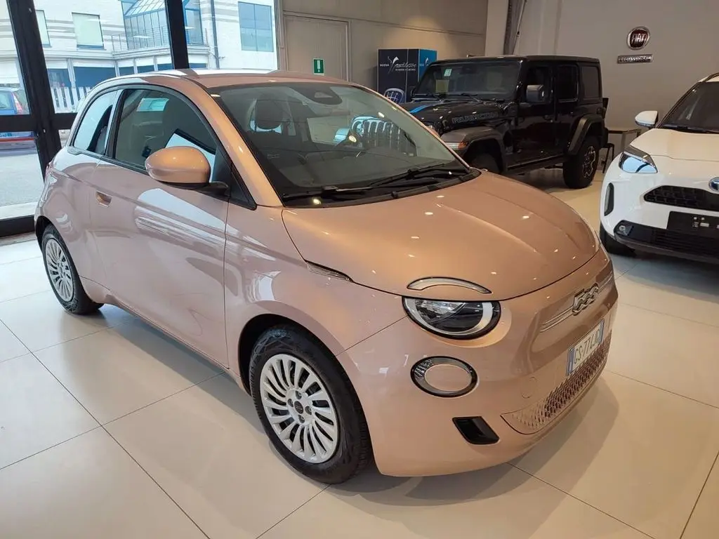 Photo 1 : Fiat 500 2023 Not specified