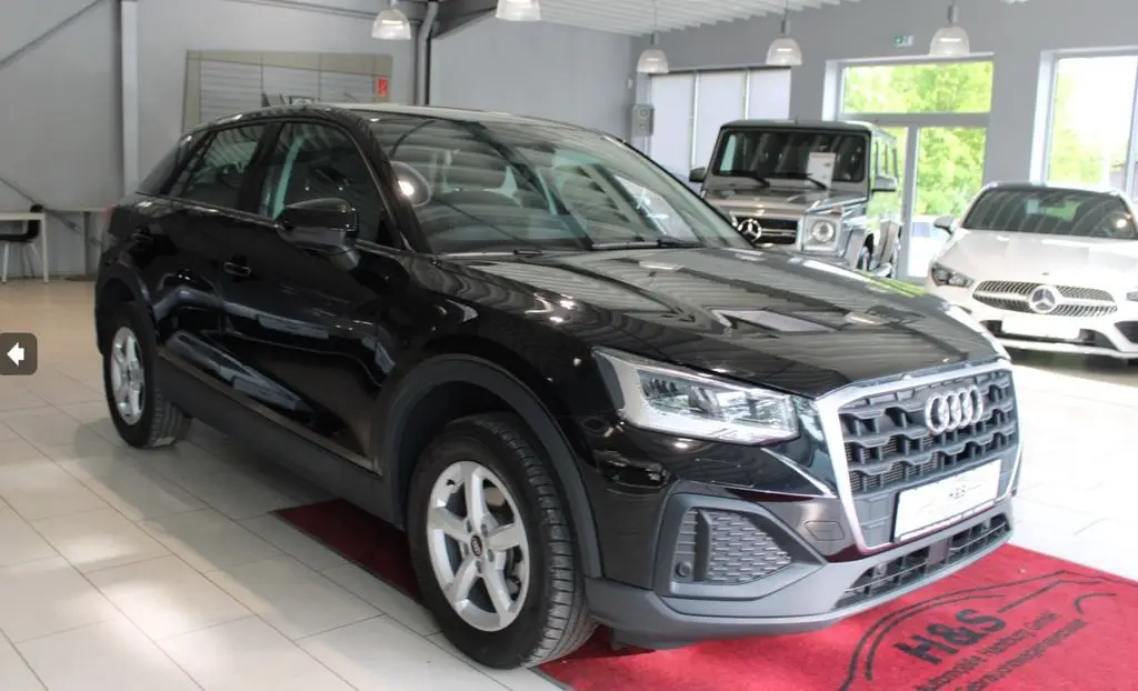 Photo 1 : Audi Q2 2024 Petrol