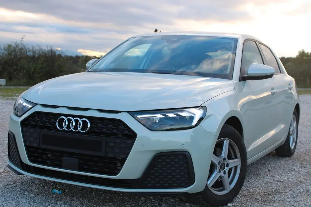 Photo 1 : Audi A1 2024 Essence