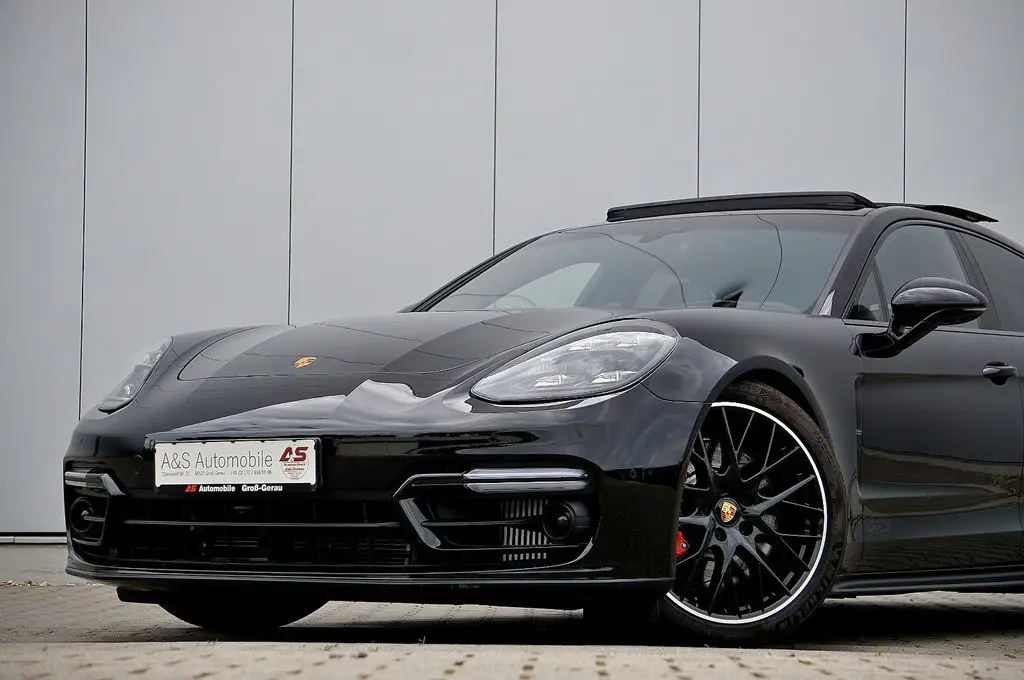 Photo 1 : Porsche Panamera 2023 Essence