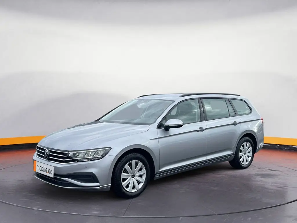 Photo 1 : Volkswagen Passat 2022 Petrol