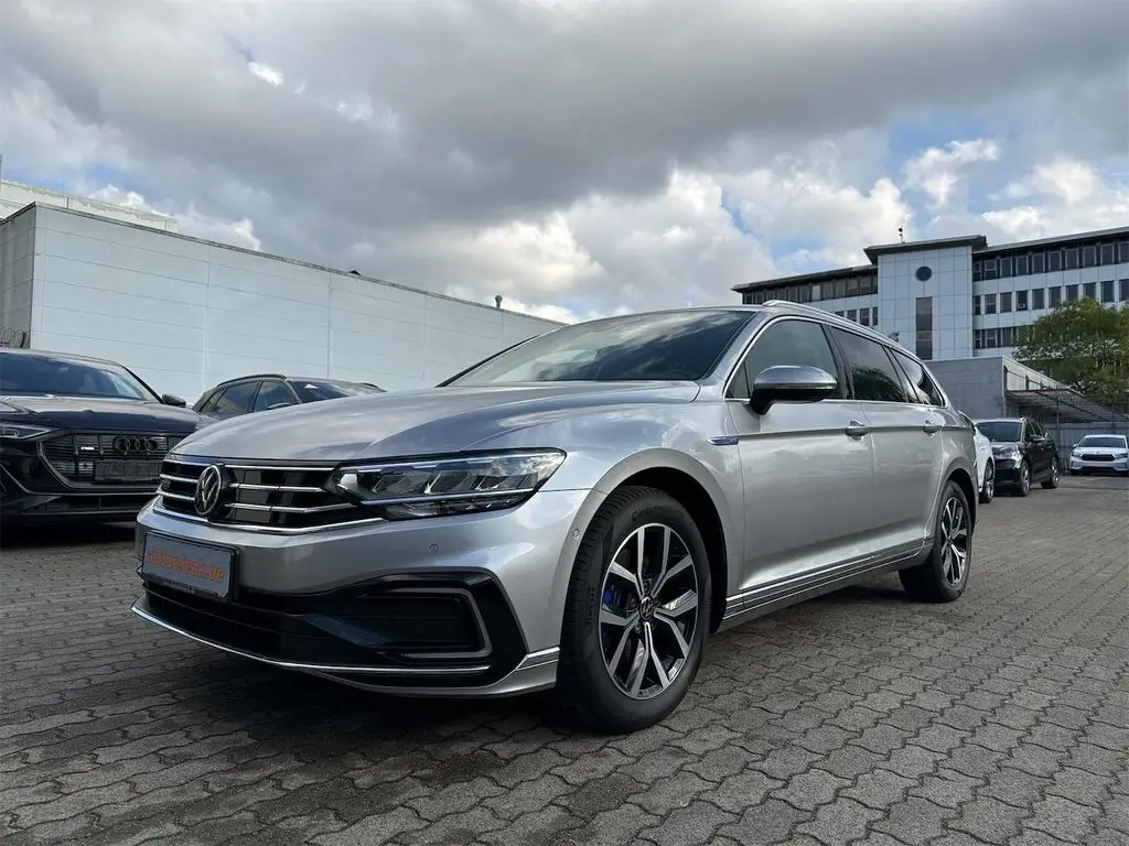 Photo 1 : Volkswagen Passat 2021 Hybrid