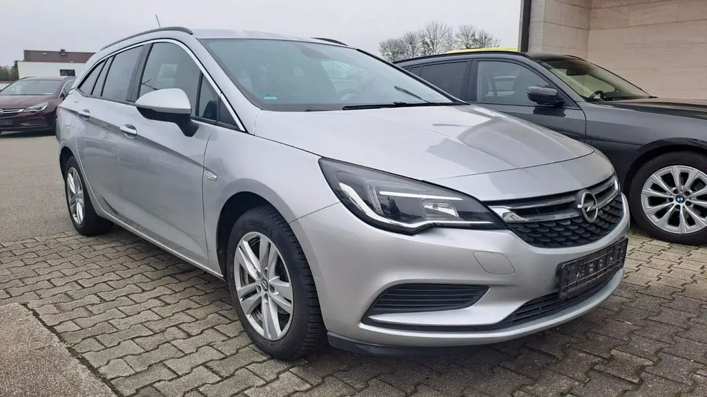 Photo 1 : Opel Astra 2018 Petrol