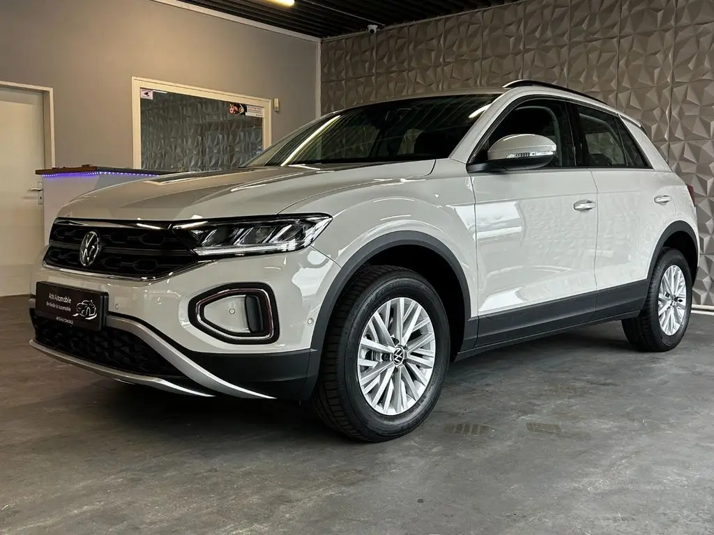 Photo 1 : Volkswagen T-roc 2024 Petrol