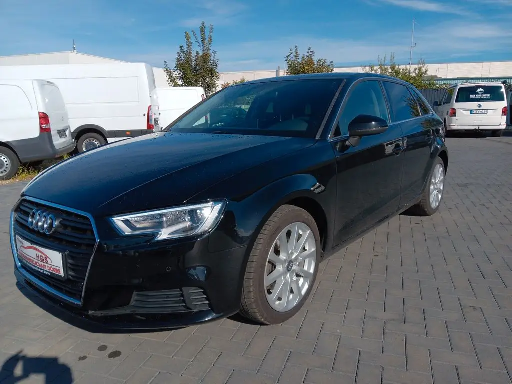 Photo 1 : Audi A3 2017 Petrol