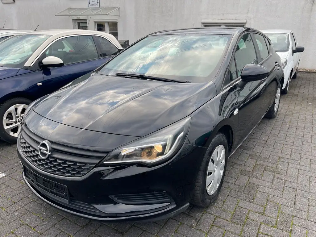 Photo 1 : Opel Astra 2019 Essence