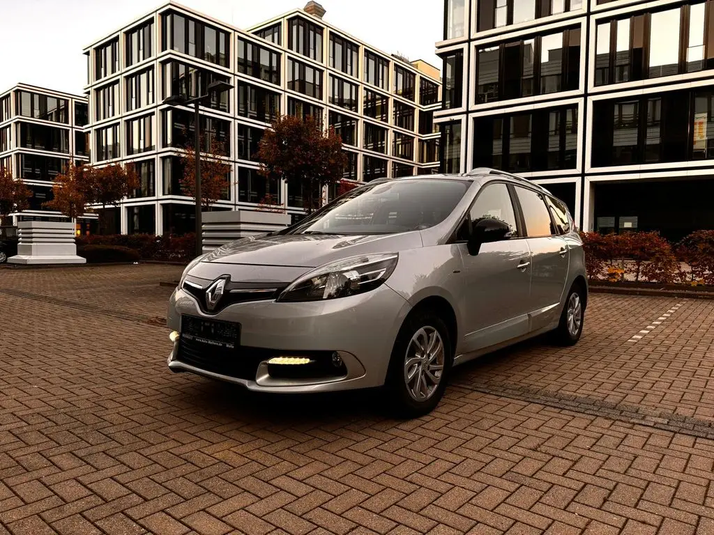 Photo 1 : Renault Scenic 2015 Essence