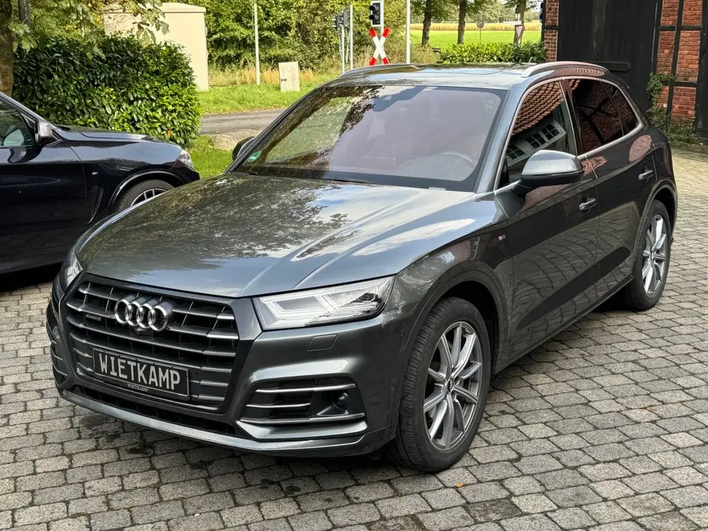 Photo 1 : Audi Q5 2020 Hybrid