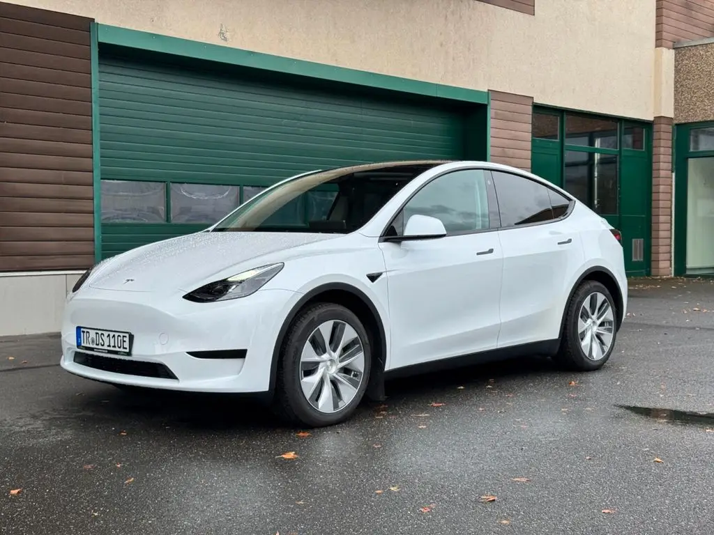 Photo 1 : Tesla Model Y 2023 Non renseigné