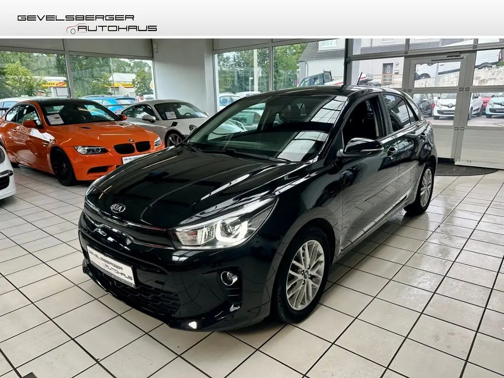 Photo 1 : Kia Rio 2017 Petrol