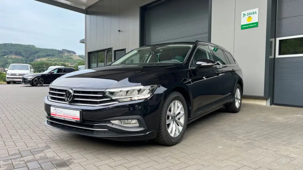 Photo 1 : Volkswagen Passat 2021 Petrol