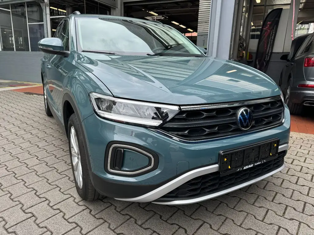 Photo 1 : Volkswagen T-roc 2023 Essence