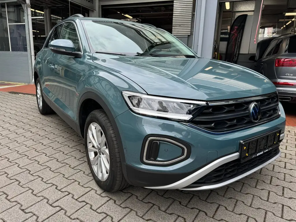 Photo 1 : Volkswagen T-roc 2023 Essence