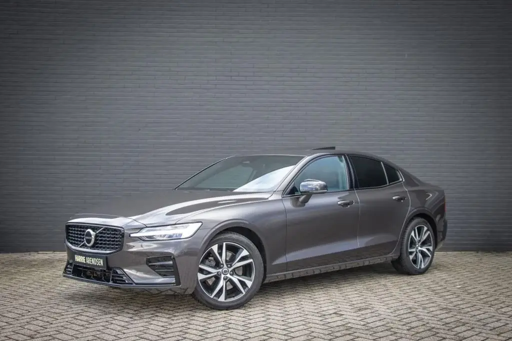 Photo 1 : Volvo S60 2023 Essence