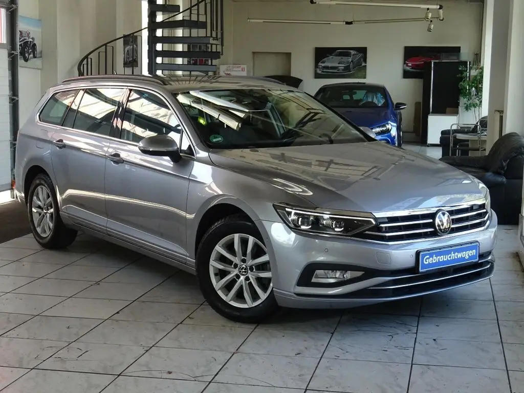 Photo 1 : Volkswagen Passat 2023 Diesel