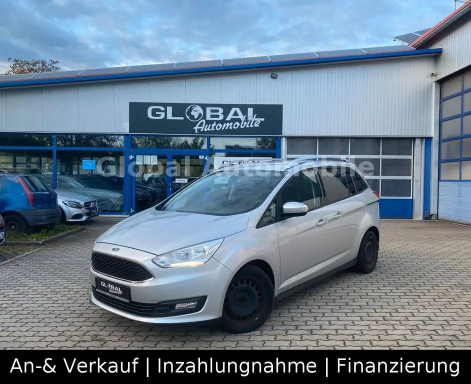 Photo 1 : Ford Grand C-max 2017 Essence