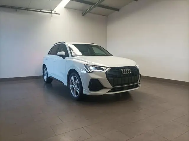 Photo 1 : Audi Q3 2023 Petrol