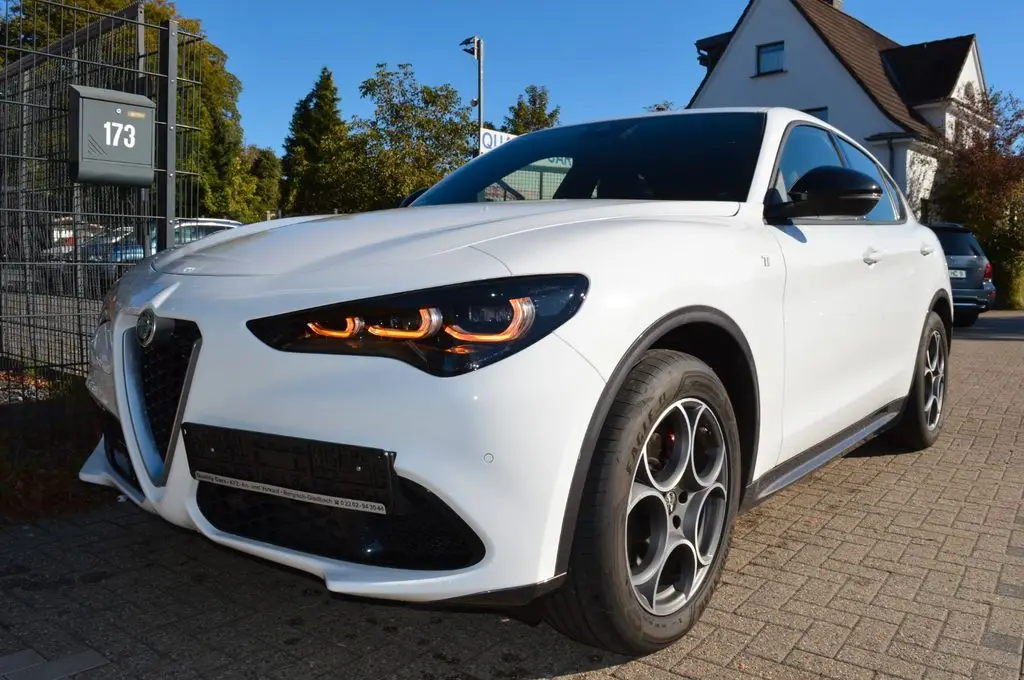 Photo 1 : Alfa Romeo Stelvio 2023 Petrol