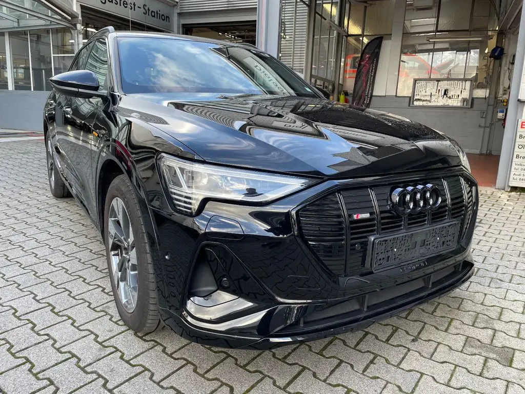 Photo 1 : Audi E-tron 2022 Non renseigné