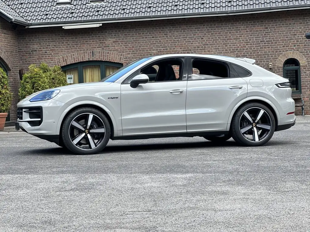 Photo 1 : Porsche Cayenne 2023 Hybrid