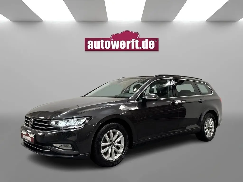 Photo 1 : Volkswagen Passat 2023 Petrol