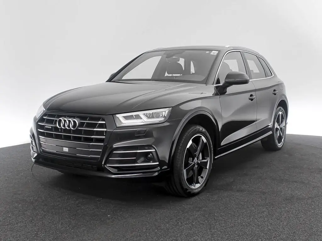 Photo 1 : Audi Q5 2020 Hybride