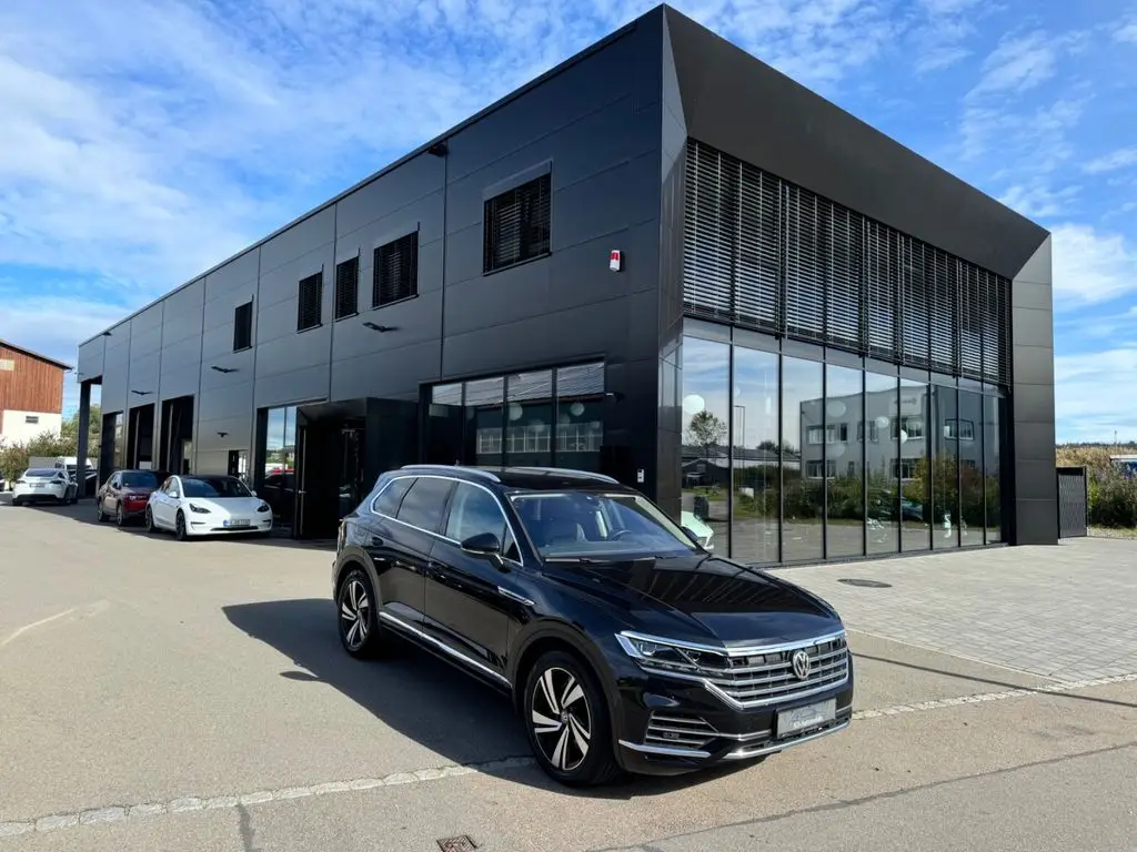 Photo 1 : Volkswagen Touareg 2019 Petrol