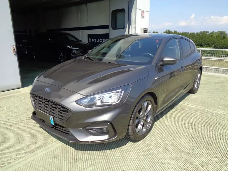 Photo 1 : Ford Focus 2021 Diesel