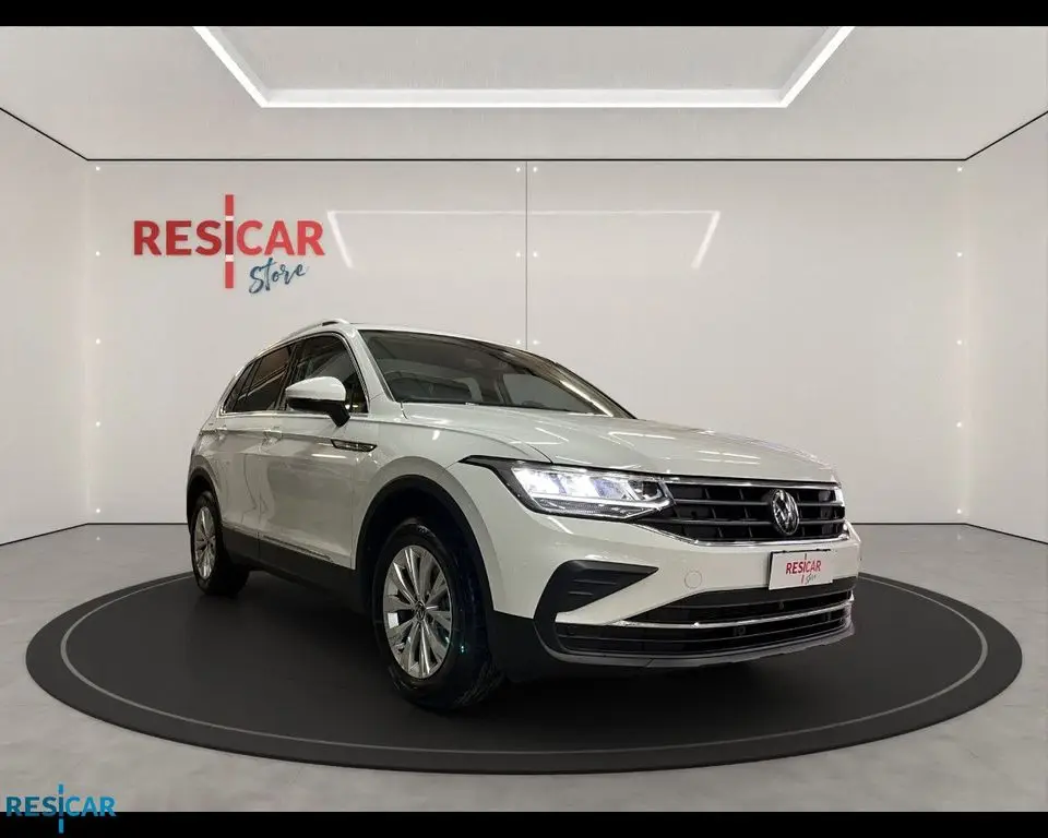 Photo 1 : Volkswagen Tiguan 2024 Essence