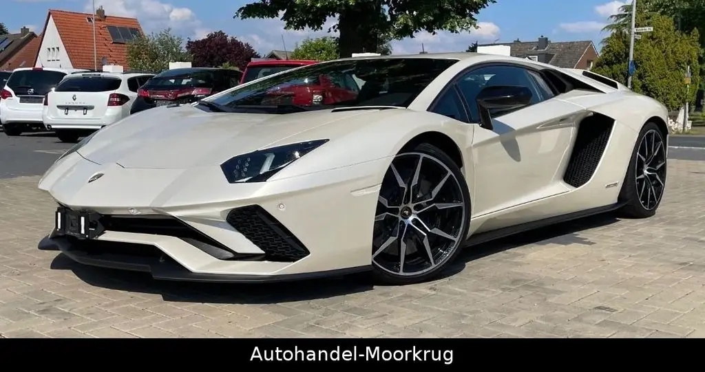 Photo 1 : Lamborghini Aventador 2017 Petrol